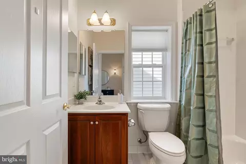 Bath - 6029 Calumet Ct, Gainesville, VA 20155 photo 2 of 3