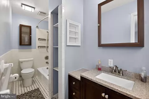 Bath - 4807 Executive Dr, Gainesville, VA 20155 photo 2 of 5