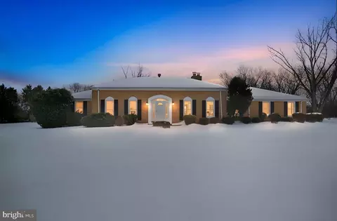 Exterior - 4807 Executive Dr, Gainesville, VA 20155 photo 2 of 5
