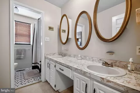 Bath - 4807 Executive Dr, Gainesville, VA 20155 photo 1 of 5
