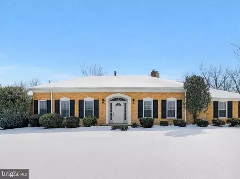 Exterior - 4807 Executive Dr, Gainesville, VA 20155 photo 3 of 5
