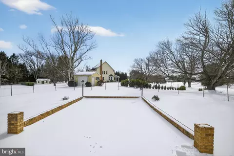 Exterior - 4807 Executive Dr, Gainesville, VA 20155 photo 5 of 5