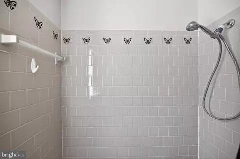 Bath - 4807 Executive Dr, Gainesville, VA 20155 photo 5 of 5