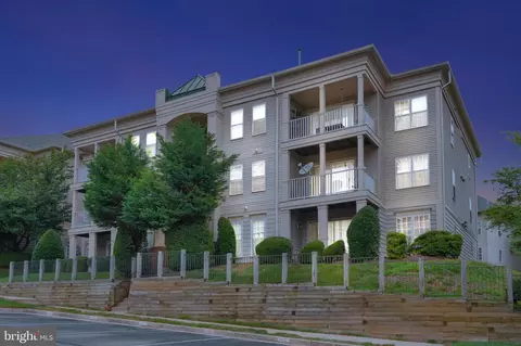 1067 Gardenview Loop #302, Woodbridge, VA 22191