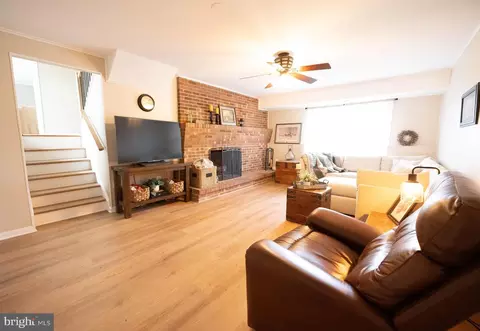 Living - 7910 Guy Dr, Manassas, VA 20111 photo 2 of 2