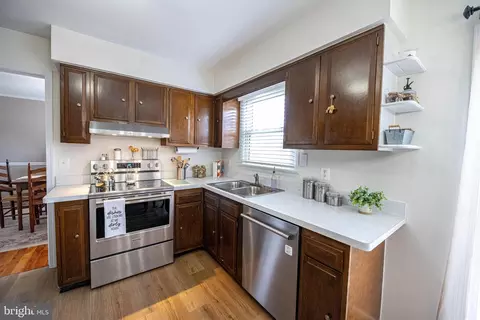 Kitchen - 7910 Guy Dr, Manassas, VA 20111 photo 3 of 5