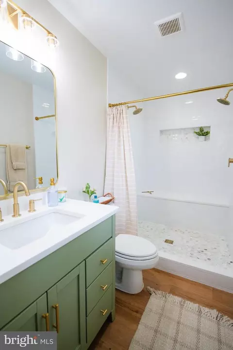 Bath - 7910 Guy Dr, Manassas, VA 20111 photo 1 of 10