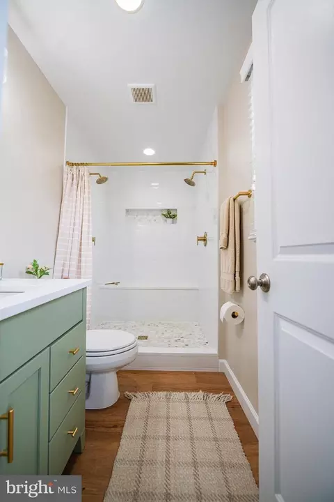 Bath - 7910 Guy Dr, Manassas, VA 20111 photo 2 of 10