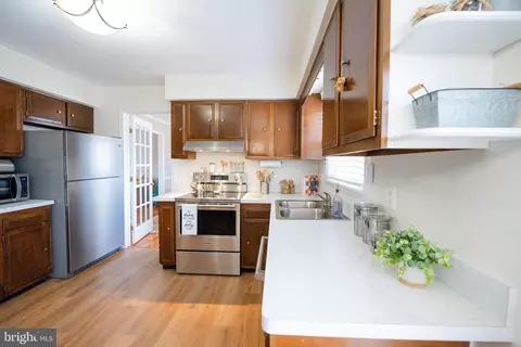 Kitchen - 7910 Guy Dr, Manassas, VA 20111 photo 2 of 5