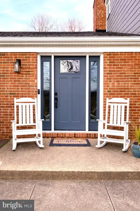 Exterior - 7910 Guy Dr, Manassas, VA 20111 photo 7 of 9