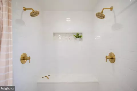 Bath - 7910 Guy Dr, Manassas, VA 20111 photo 3 of 10