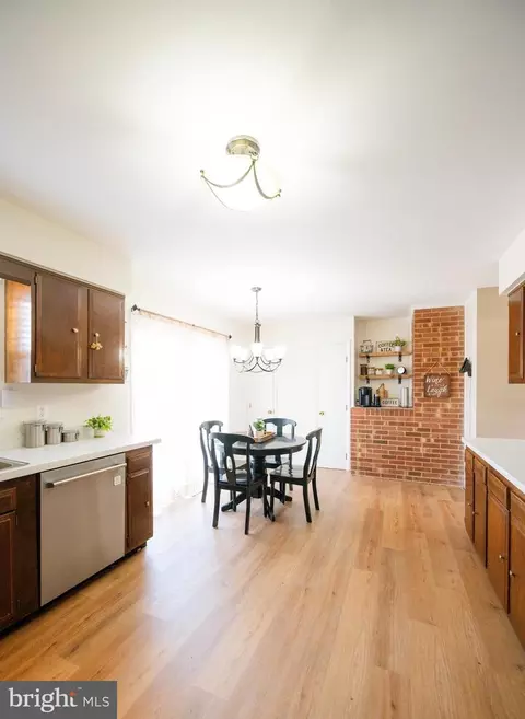 Kitchen - 7910 Guy Dr, Manassas, VA 20111 photo 4 of 5