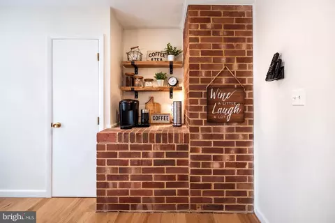 Entry Way - 7910 Guy Dr, Manassas, VA 20111 photo 3 of 4