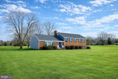 Exterior - 7910 Guy Dr, Manassas, VA 20111 photo 4 of 9