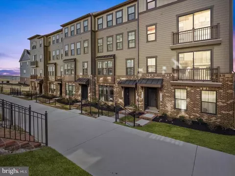 17437 Southern Shores Dr, Dumfries, VA 22026