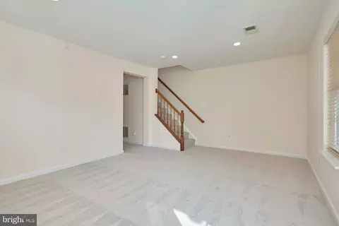 Living - 8300 Wallace Ln, Manassas, VA 20109 photo 5 of 6