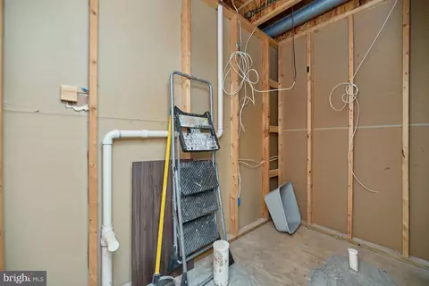 Entry Way - 8300 Wallace Ln, Manassas, VA 20109 photo 2 of 2
