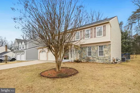 4482 Edsall Dr, Woodbridge, VA 22193