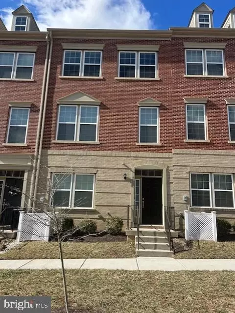 7868 Crescent Park Dr, Gainesville, VA 20155