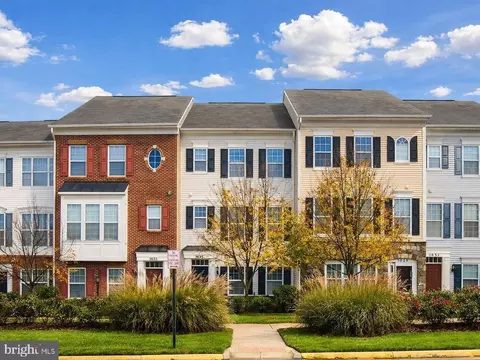5027 Potomac Highlands Cir, Triangle, VA 22172