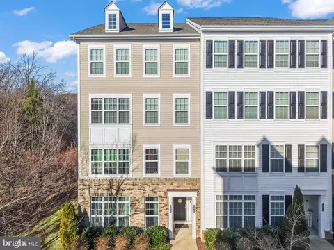 17016 Beveridge Dr, Dumfries, VA 22026