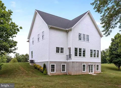 17979 Old Triangle Rd, Triangle, VA 22172 photo 3
