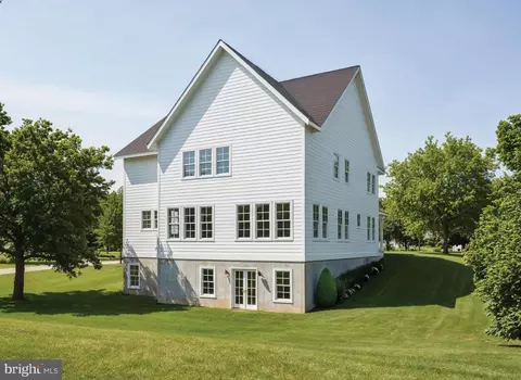 17979 Old Triangle Rd, Triangle, VA 22172 photo 4