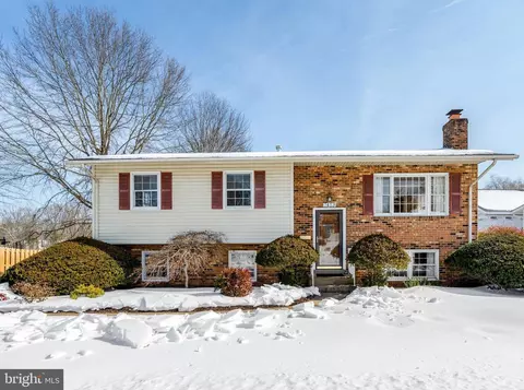 7413 Forrester Ln, Manassas, VA 20109