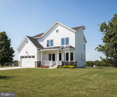 17991 Old Triangle Rd, Triangle, VA 22172