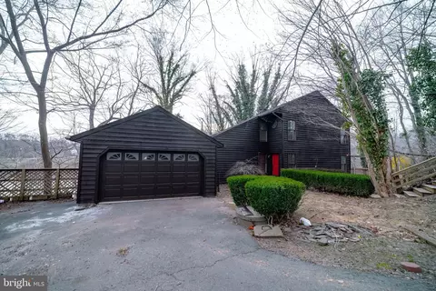 10754 Lake Forest Dr, Manassas, VA 20112