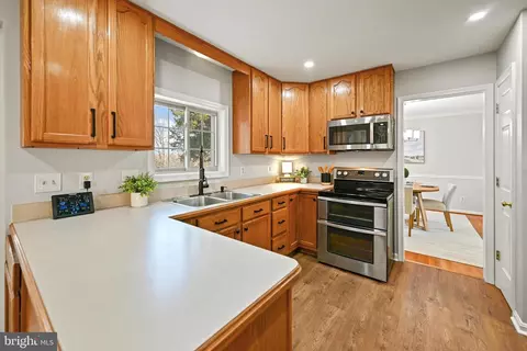 Kitchen - 10449 Pineview Rd, Manassas, VA 20111 photo 3 of 3