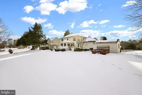 Exterior - 10449 Pineview Rd, Manassas, VA 20111 photo 7 of 8