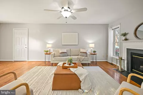 Living - 10449 Pineview Rd, Manassas, VA 20111 photo 6 of 7