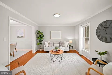 Living - 10449 Pineview Rd, Manassas, VA 20111 photo 2 of 7