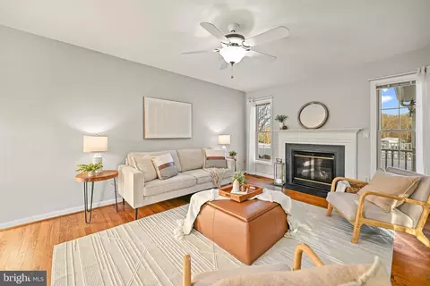 Living - 10449 Pineview Rd, Manassas, VA 20111 photo 5 of 7