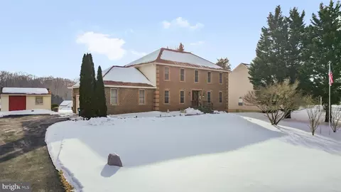 Exterior - 10449 Pineview Rd, Manassas, VA 20111 photo 5 of 8