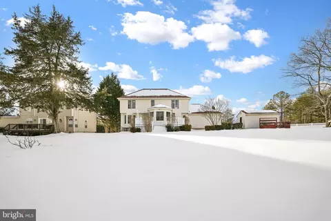Exterior - 10449 Pineview Rd, Manassas, VA 20111 photo 8 of 8