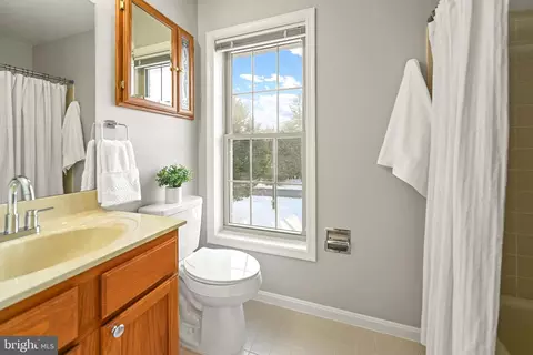 Bath - 10449 Pineview Rd, Manassas, VA 20111 photo 4 of 4