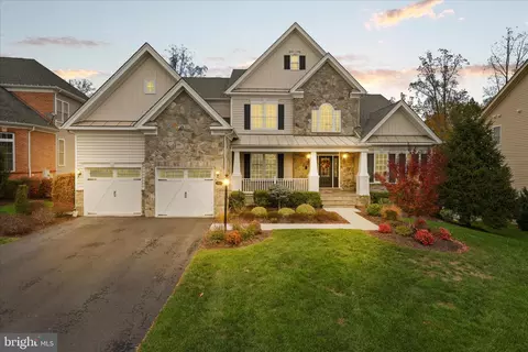 5806 Waterloo Bridge Cir, Haymarket, VA 20169