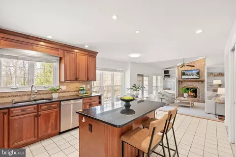 Kitchen - 8144 Tall Timber Dr, Gainesville, VA 20155 photo 4 of 6