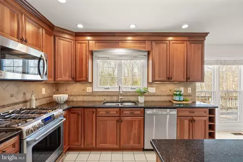 Kitchen - 8144 Tall Timber Dr, Gainesville, VA 20155 photo 3 of 6