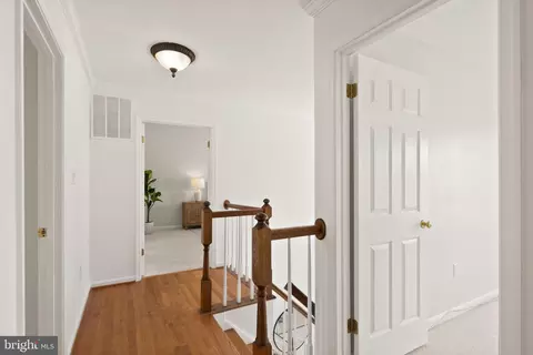Entry Way - 8144 Tall Timber Dr, Gainesville, VA 20155 photo 5 of 6