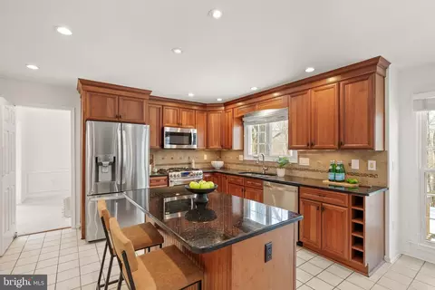 Kitchen - 8144 Tall Timber Dr, Gainesville, VA 20155 photo 2 of 6