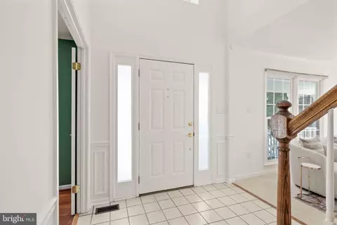 Entry Way - 8144 Tall Timber Dr, Gainesville, VA 20155 photo 2 of 6