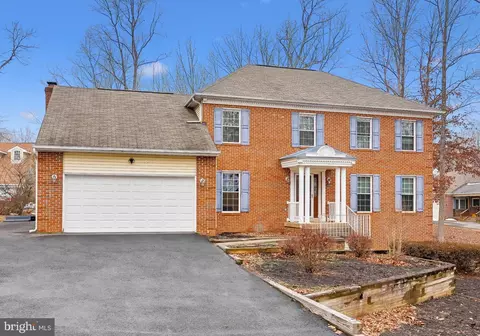 4790 Stonehurst Dr, Woodbridge, VA 22192