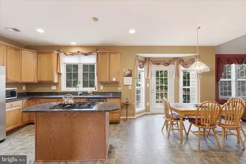 1805 Efty Ct, Woodbridge, VA 22191 photo 9
