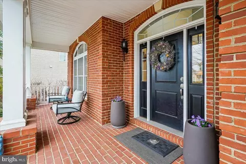 5872 Waterloo Bridge Cir, Haymarket, VA 20169