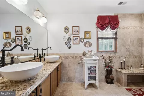 Bath - 14391 Clearview Ave, Gainesville, VA 20155 photo 2 of 5