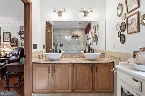 Bath - 14391 Clearview Ave, Gainesville, VA 20155 photo 4 of 5