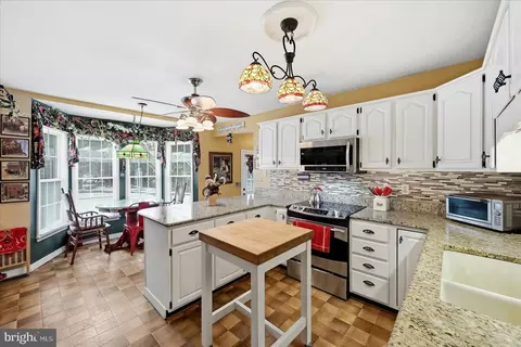 Kitchen - 14391 Clearview Ave, Gainesville, VA 20155 photo 1 of 9